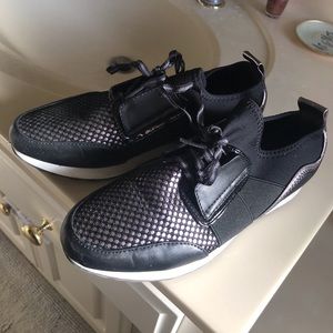 A New Day size 7 tennis shoe. EUC.Worn 1x